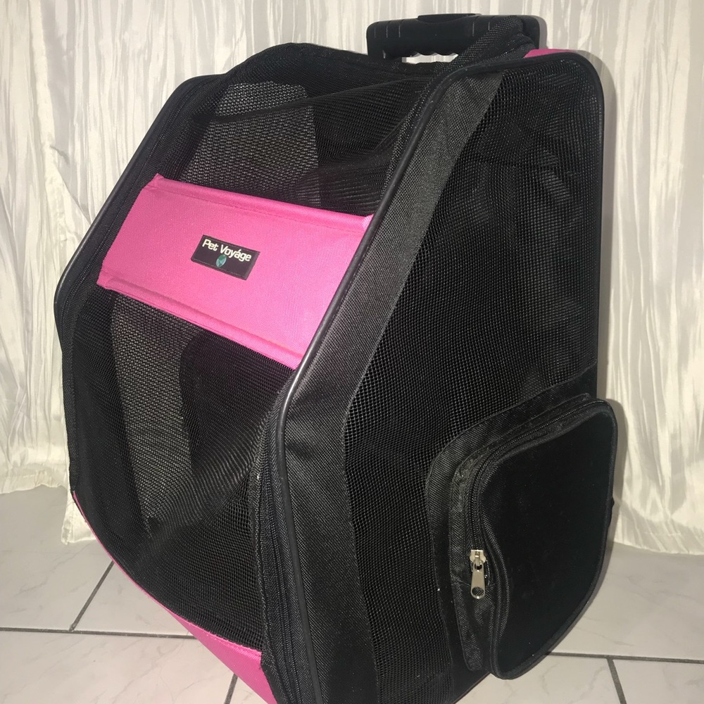 Pet carrier! 🐶🐱 Pet Voyager travel carrier